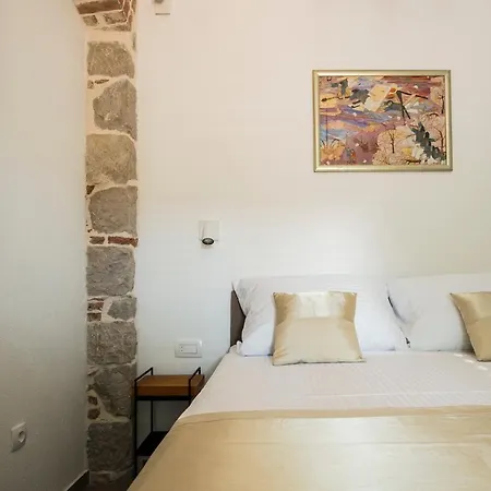 Memento - In The Heart Of Old Town Daire