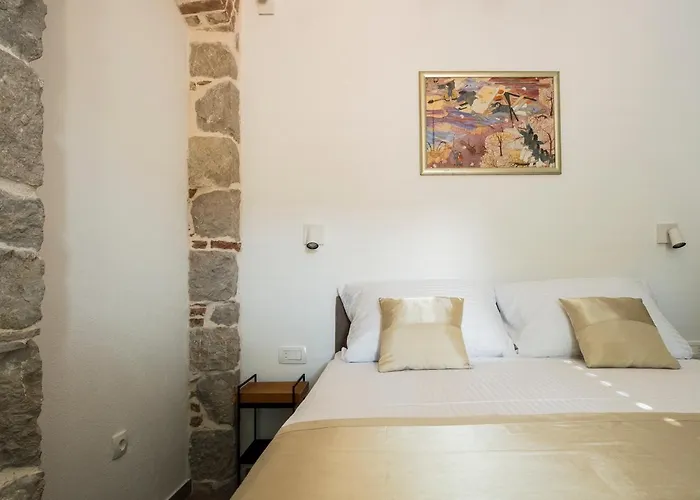 Memento - In The Heart Of Old Town Apartment