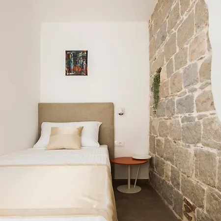 Memento - In The Heart Of Old Town Apartment