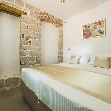 Memento - In The Heart Of Old Town Apartment